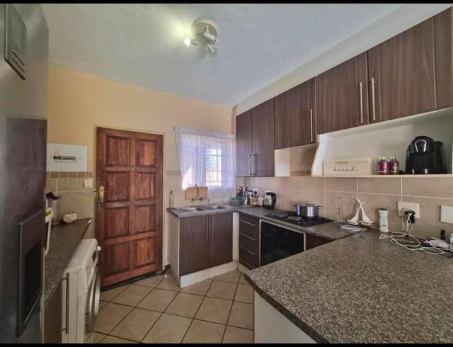 2 BEDROOM APARTMENT FOR SALE IN MOOIKLOOF RIDGE ESTATE
